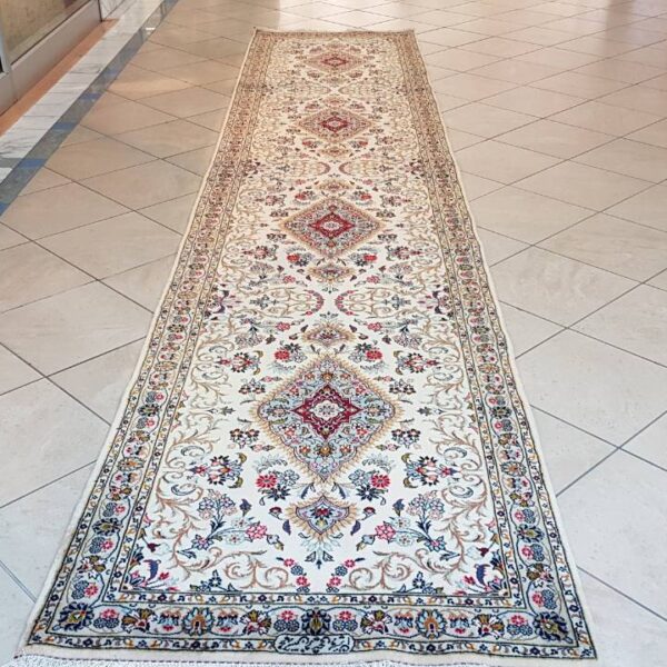Very Fine Persian Kashan Carpet 508cm x 105cm Hand Knotted
