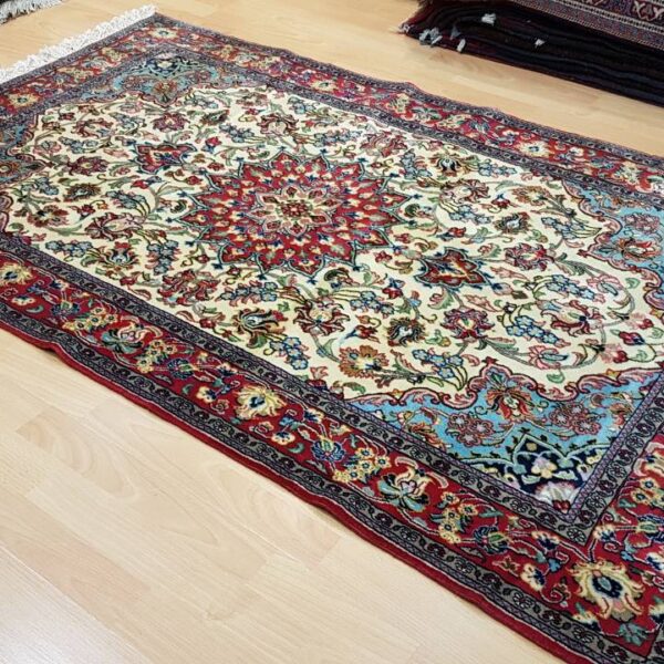Fine Persian Isfahan Carpet 175cm x 110cm Hand Knotted
