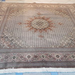 Very Fine Persian Tabriz Carpet 250cm x 250cm Hand Knotted