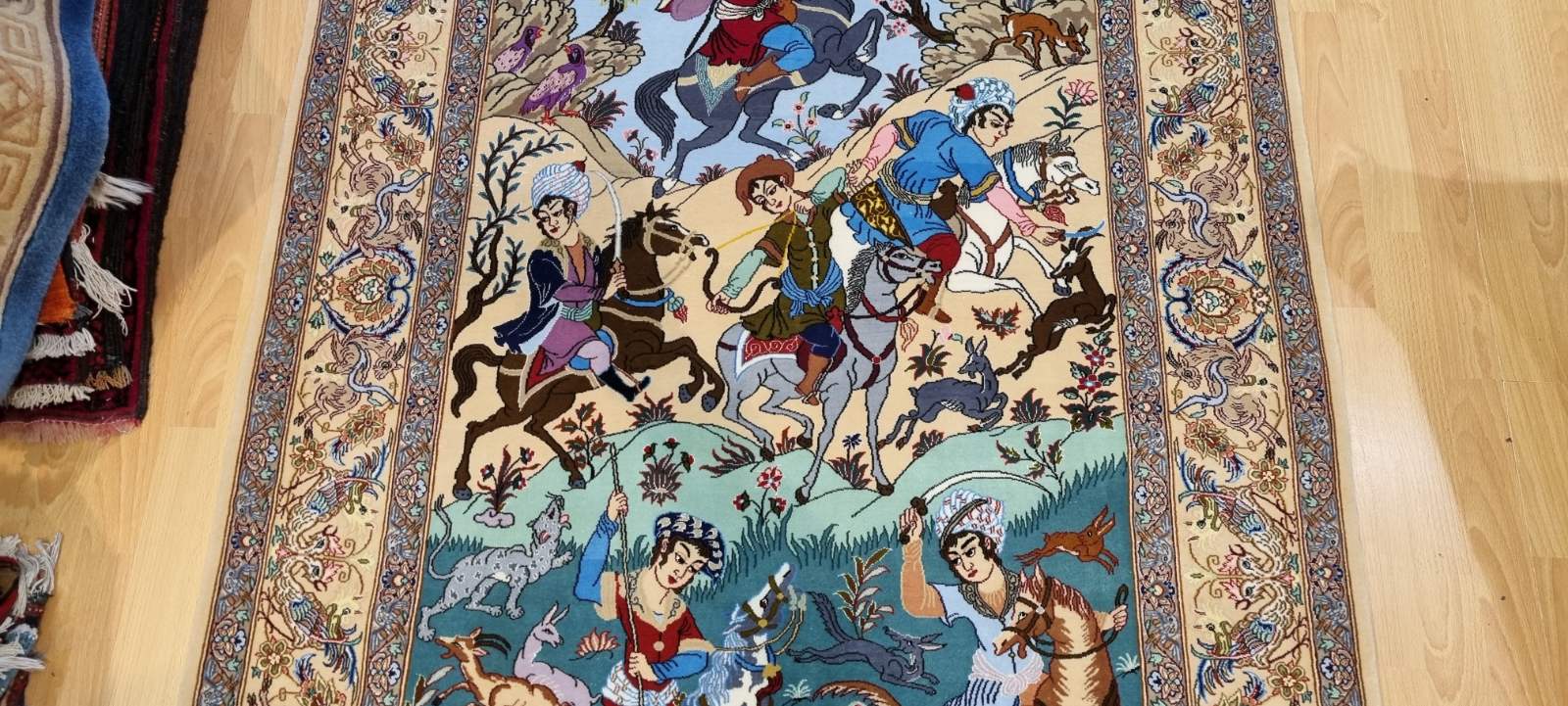 Very Fine Persian Pictorial Isfahan Carpet 196cm x 127cm Hand Knotted - Image 6