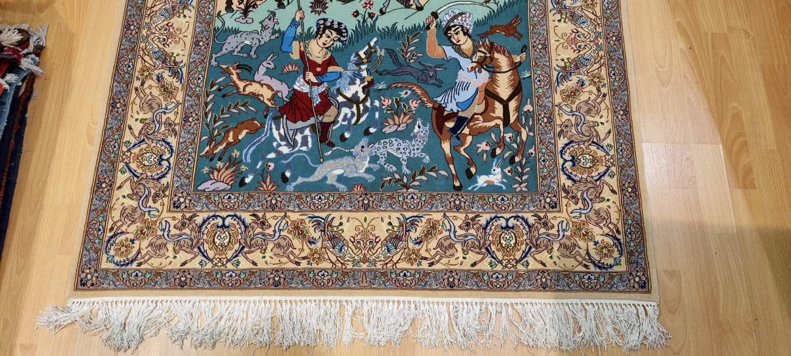 Very Fine Persian Pictorial Isfahan Carpet 196cm x 127cm Hand Knotted - Image 2