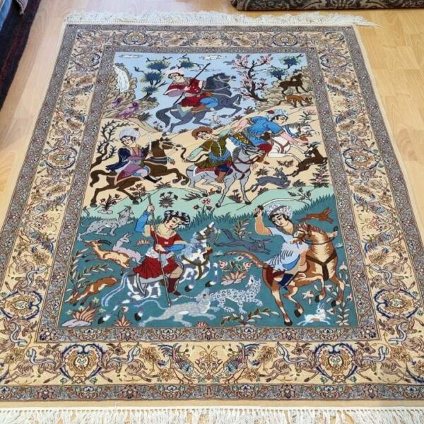 Very Fine Persian Pictorial Isfahan Carpet 196cm x 127cm Hand Knotted