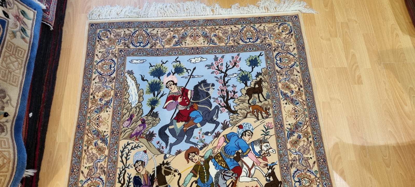 Very Fine Persian Pictorial Isfahan Carpet 196cm x 127cm Hand Knotted - Image 4