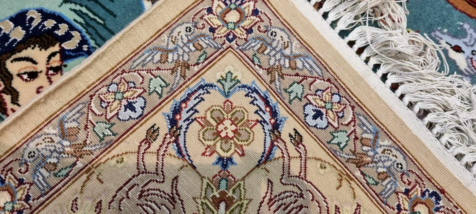 Very Fine Persian Pictorial Isfahan Carpet 196cm x 127cm Hand Knotted - Image 5