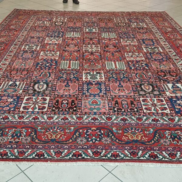 Very Fine Persian Bakhtiari Carpet 410cm x 310cm Hand Knotted