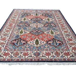 Very Fine Persian Bakhtiari Carpet 303cm x 205cm Hand Knotted