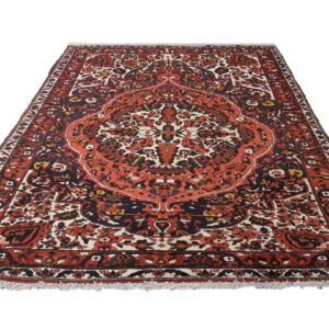 Very Fine Persian Bakhtiari Carpet 242cm x 167cm Hand Knotted