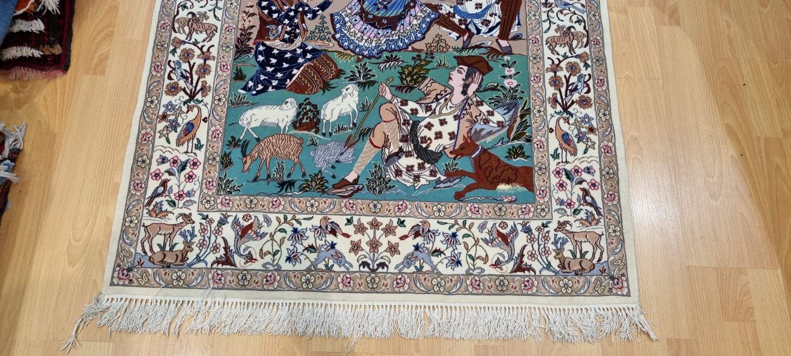 Very Fine Persian Pictorial Isfahan Carpet 164cm x 110cm Hand Knotted - Image 5