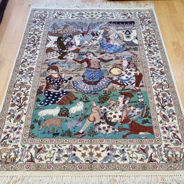 Very Fine Persian Pictorial Isfahan Carpet 164cm x 110cm Hand Knotted