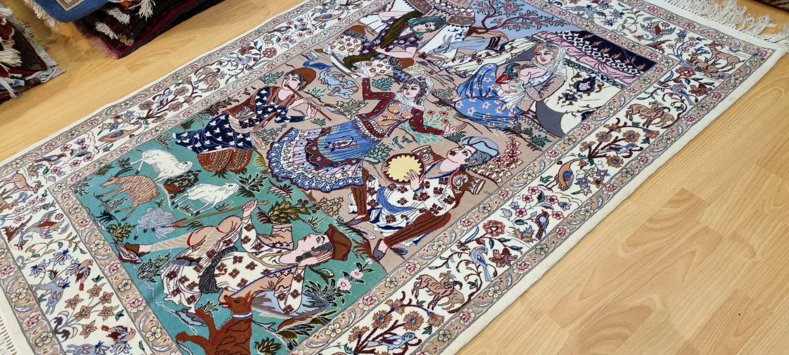 Very Fine Persian Pictorial Isfahan Carpet 164cm x 110cm Hand Knotted - Image 7