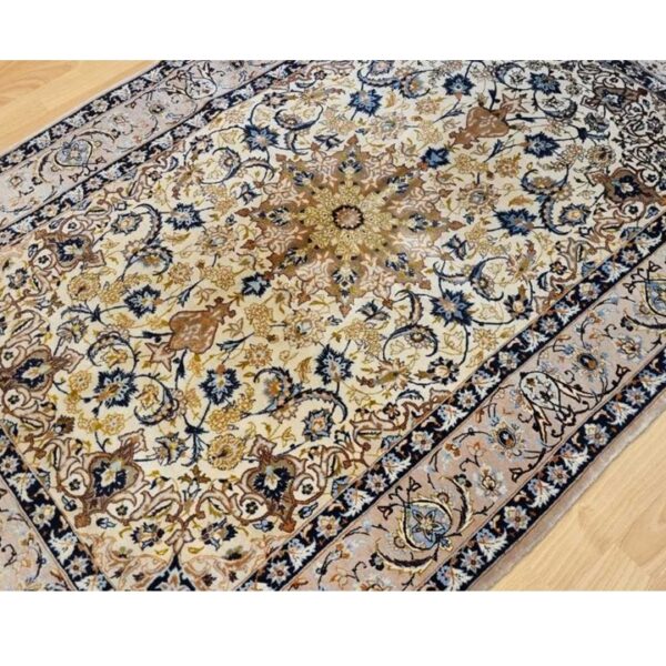 Very Fine Persian Isfahan Carpet 160cm x 110cm Hand Knotted