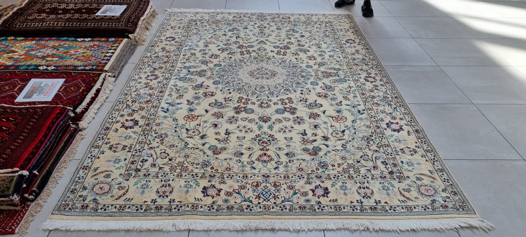 Very Fine Persian Naien Carpet 293cm x 195cm Hand knotted - Image 4