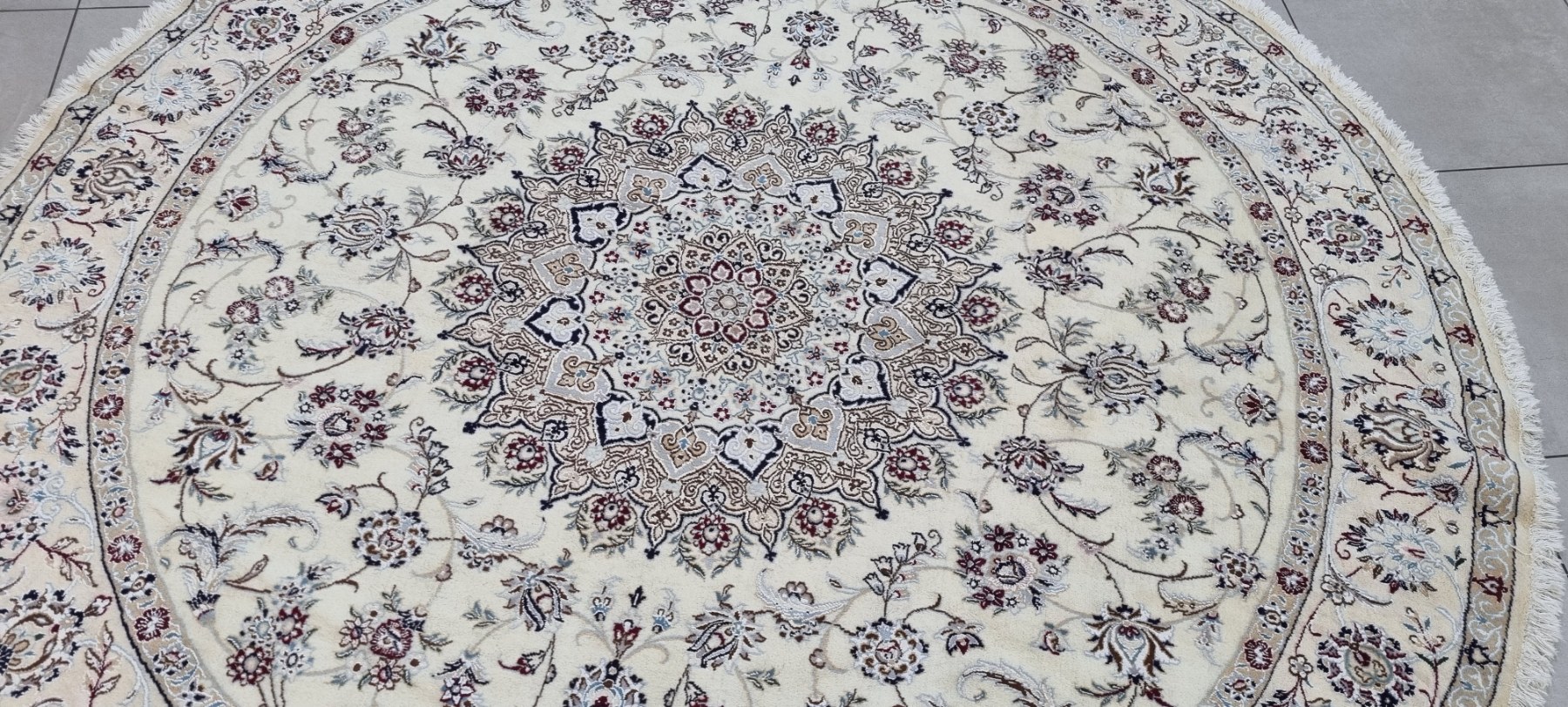 Very Fine Persian Nain Carpet 260cm x 260cm Hand Knotted - Image 3
