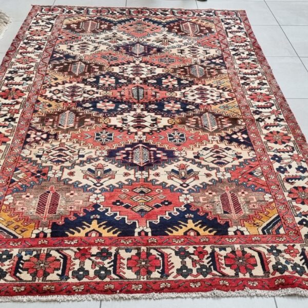 Persian Bakhtiari Carpet 300cm x 175cm Hand Knotted
