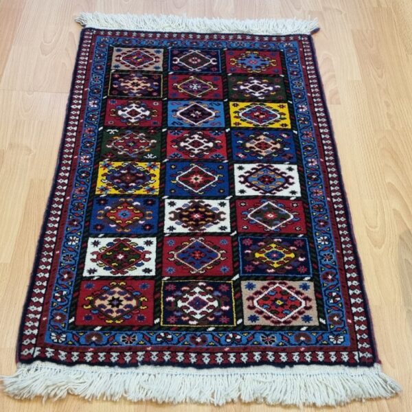Very Fine Persian Yalemeh Carpet 100cm x 60cm Hand Knotted