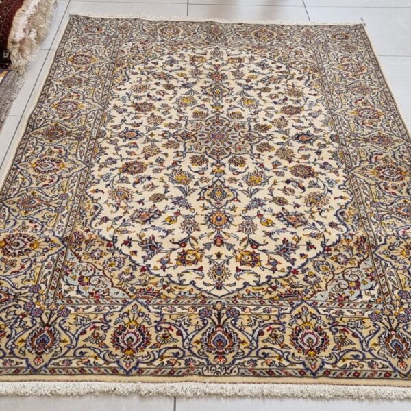 Very Fine Persian Kashan Carpet 220cm x 143cm Hand knotted