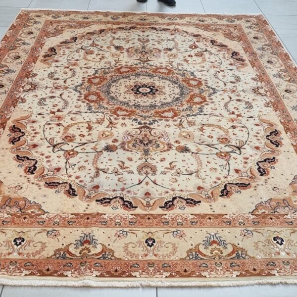 Very Fine Persian Tabriz Carpet 359cm x 244cm Hand Knotted