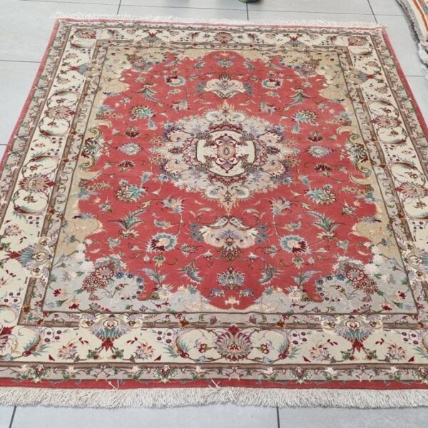 Very Fine Persian Tabriz Carpet 201cm x 148cm Hand Knotted