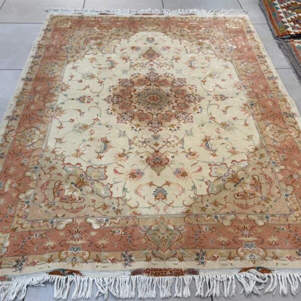 Very Fine Persian Tabriz Carpet 205cm x 150cm Hand Knotted