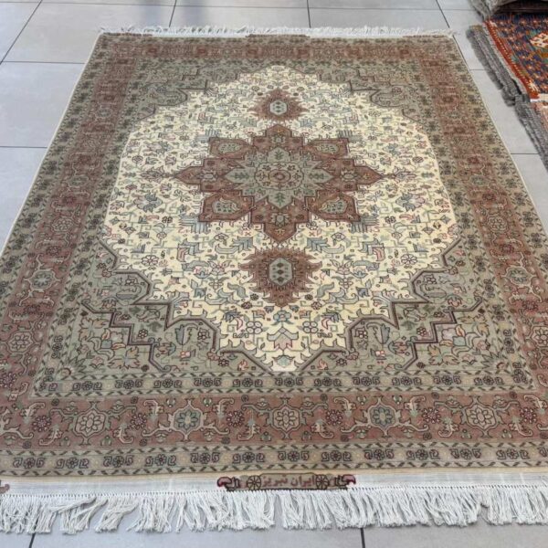 Very Fine Persian Tabriz Carpet 200cm x 150cm Hand Knotted