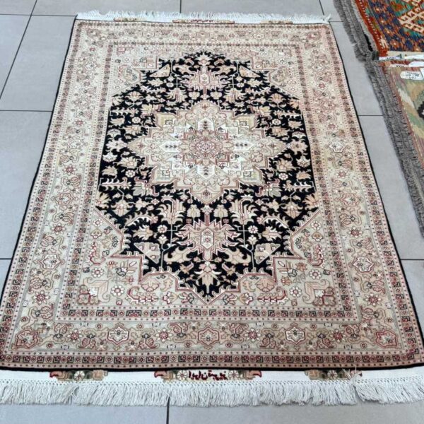 Very Fine Persian Tabriz Carpet 150cm x 100cm Hand Knotted