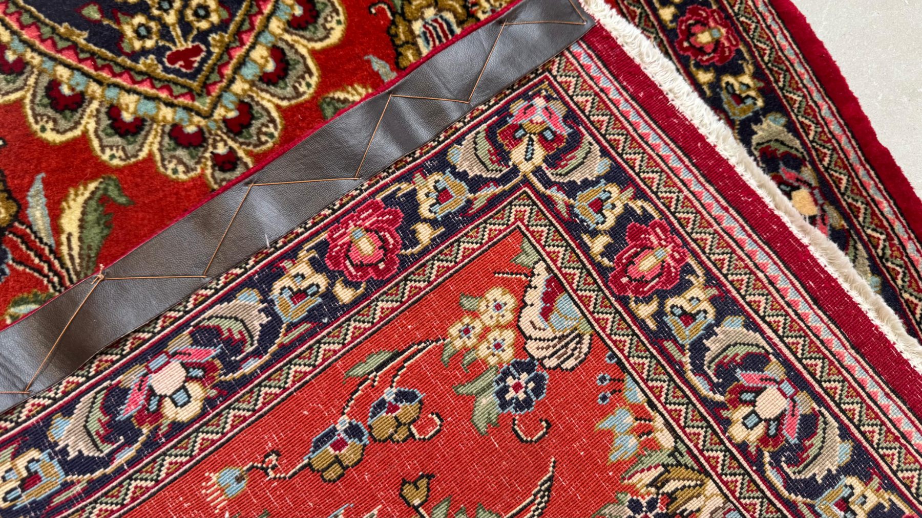 Very Fine Persian Qum Carpet 390cm x 75cm Hand Knotted - Image 5