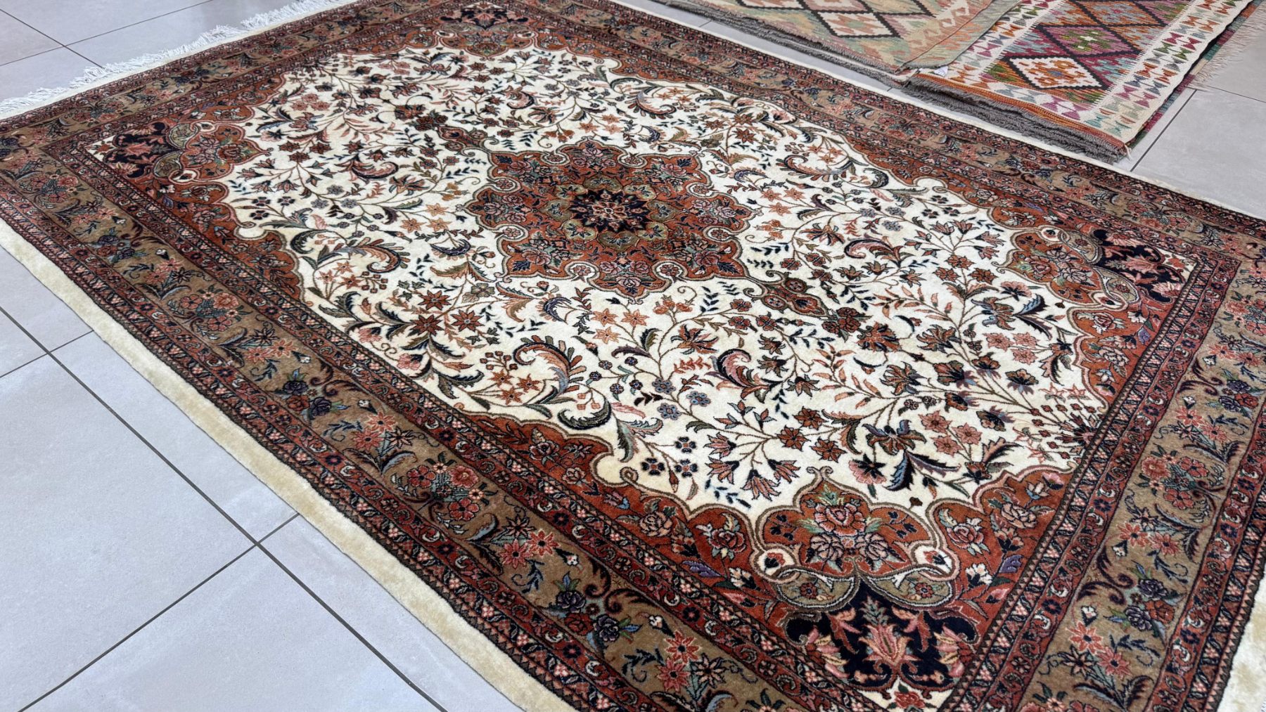 High Quality Persian Bidjar Carpet 265cm x 176cm Hand knotted - Image 4