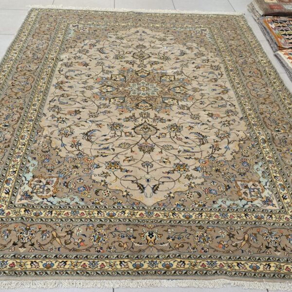 Very Fine Persian Kashan Carpet 312cm x 215cm Hand knotted
