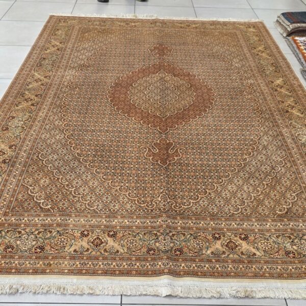 Very Fine Persian Tabriz Carpet 312cm x 205cm Hand Knotted