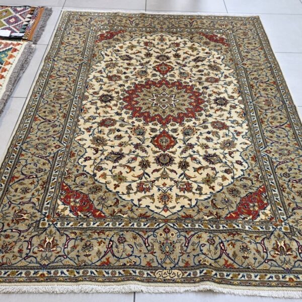 Very Fine Persian Kashan Carpet 225cm x 145cm Hand knotted