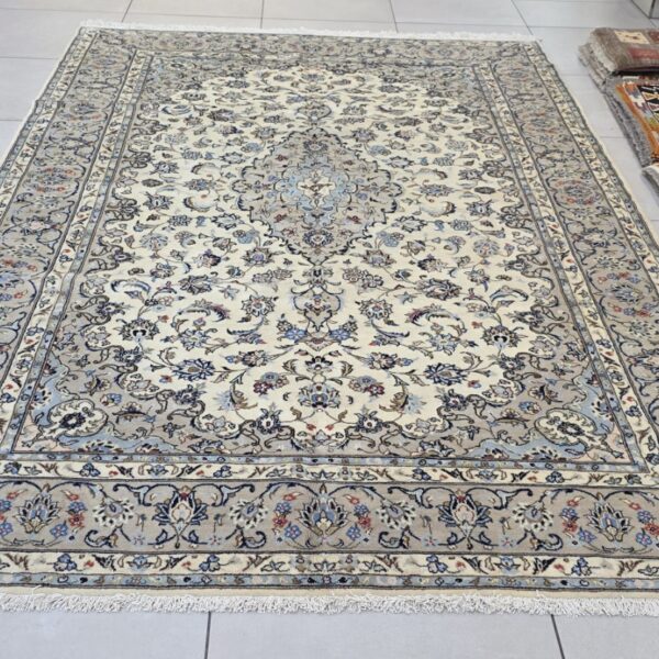 Persian Cream Kashan Carpet – 305cm x 205cm Hand Knotted