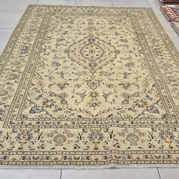 Persian Cream Kashan Carpet – 300cm x 196cm Hand Knotted