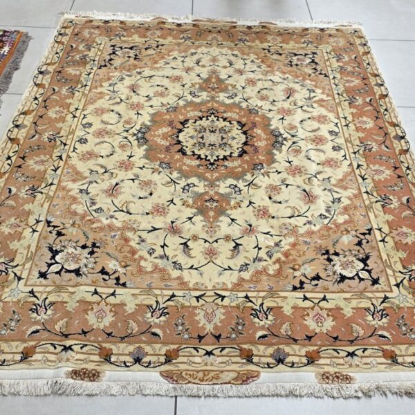 Very Fine Persian Tabriz Carpet 200cm x 150cm Hand Knotted