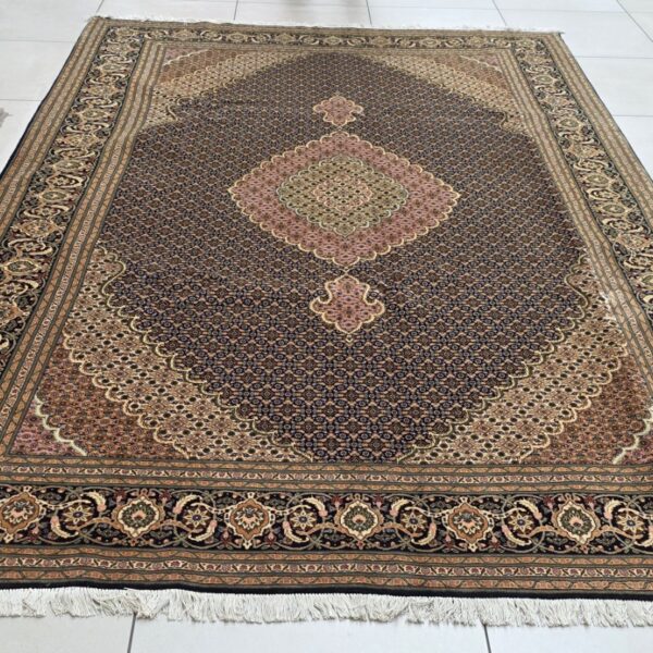 Very Fine Persian Tabriz Carpet 305cm x 205cm Hand Knotted