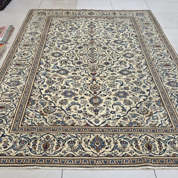Persian Cream Kashan Carpet – 310cm x 197cm Hand Knotted