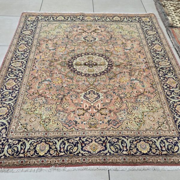 Very Fine Persian Tabriz Carpet 200cm x 147cm Hand Knotted