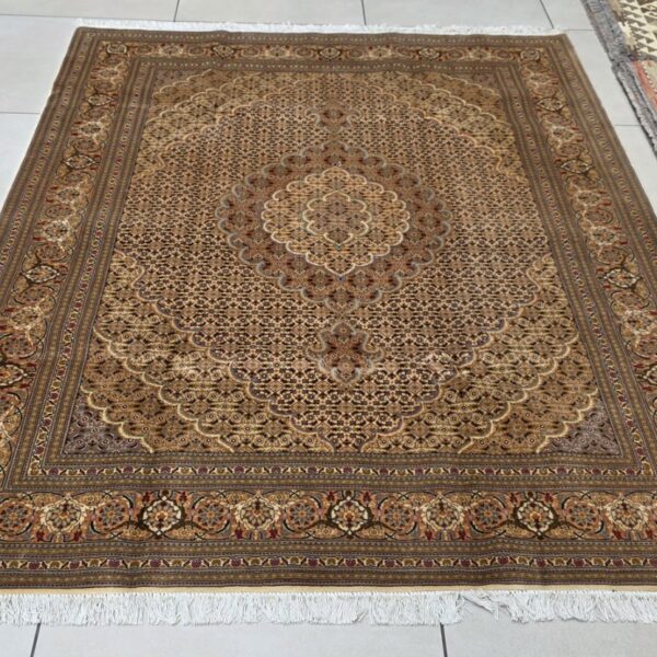 Very Fine Persian Tabriz Carpet 200cm x 155cm Hand Knotted