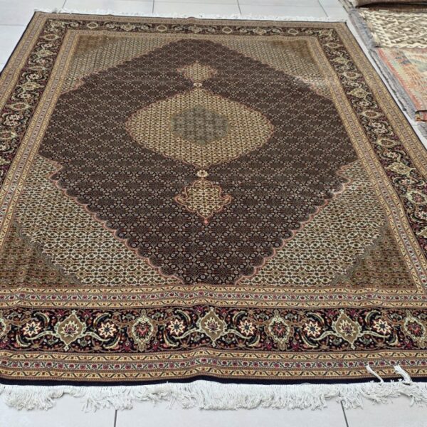 Very Fine Persian Tabriz Carpet 305cm x 202cm Hand Knotted