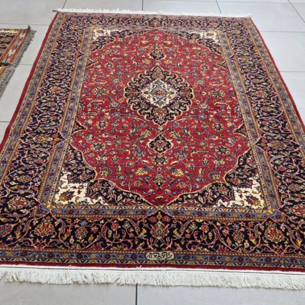 Very Fine Persian Kashan Carpet 233cm x 147cm Hand knotted