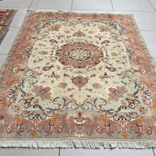 Persian Tabriz Carpet 215cm x 150cm Hand Knotted