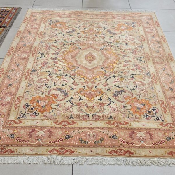Very Fine Persian Tabriz Carpet 210cm x 150cm Hand Knotted